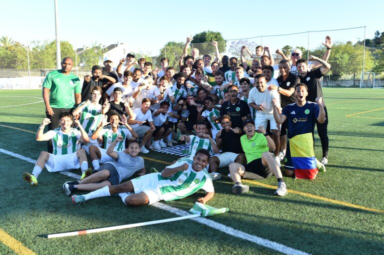El Safor C.F. Gandia asegura la permanencia en la Segona FFCV en un derbi inolvidable